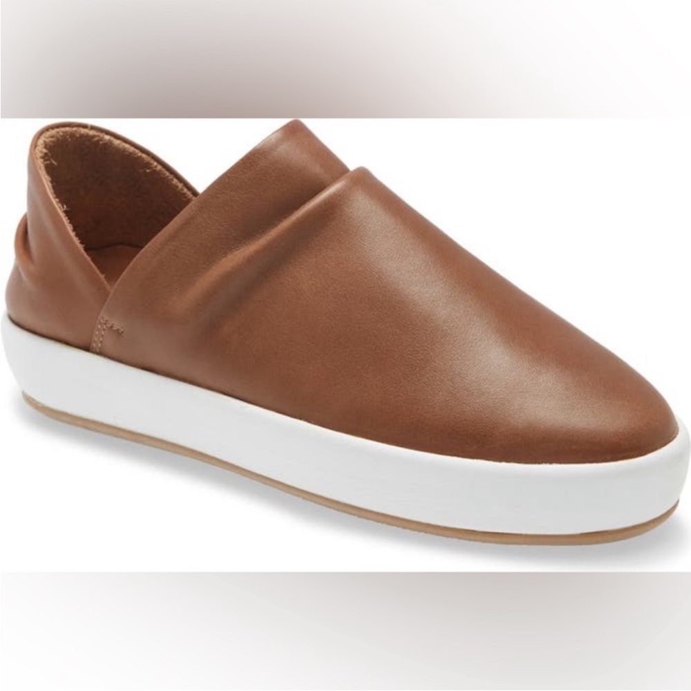 Beek slip on leather